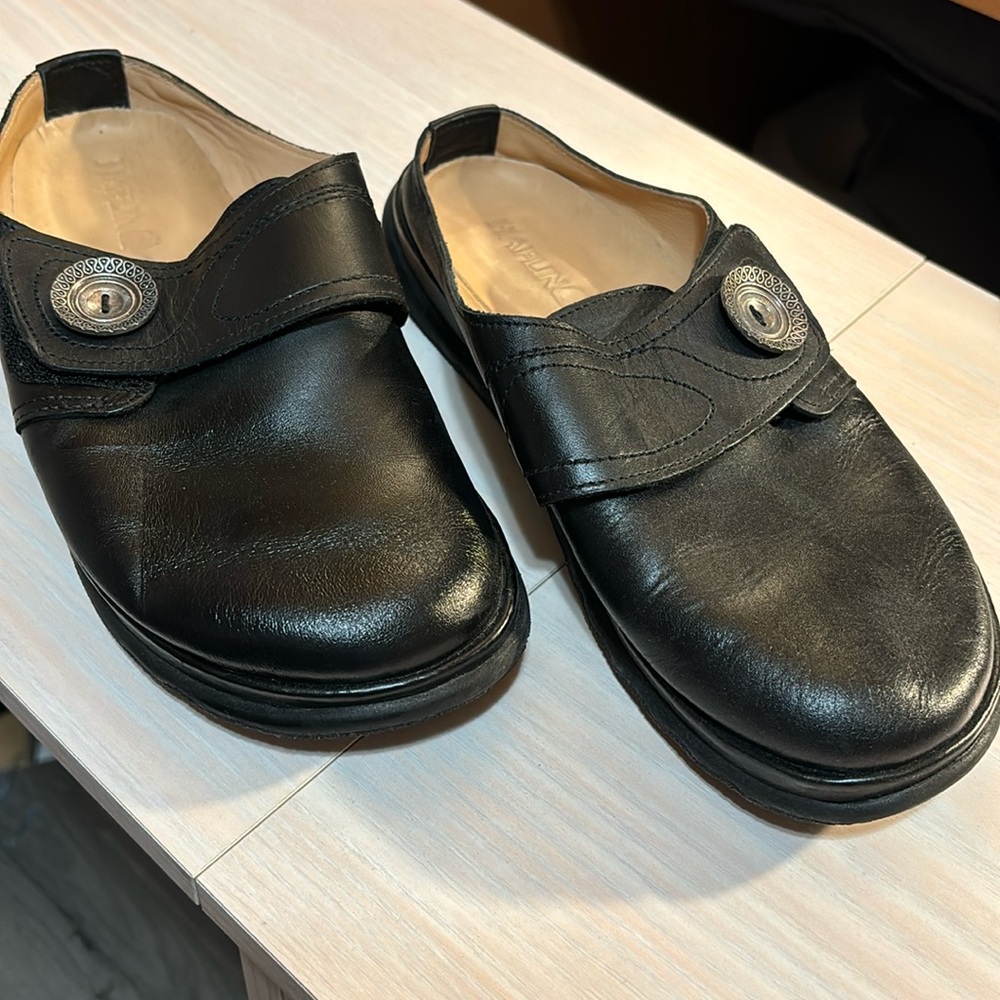 Haflinger Women’s Size 9 EU40 Mule slides/slip on shoes Black leather.